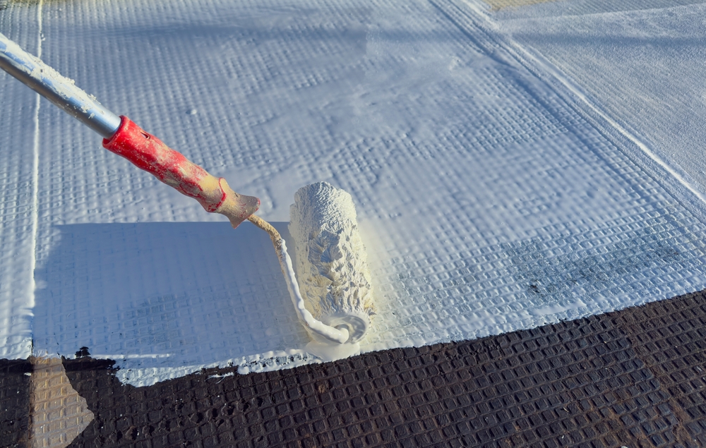Worker,Applying,White,Polyurethane,Waterproof,Coating,On,Flat,Roof,Surface