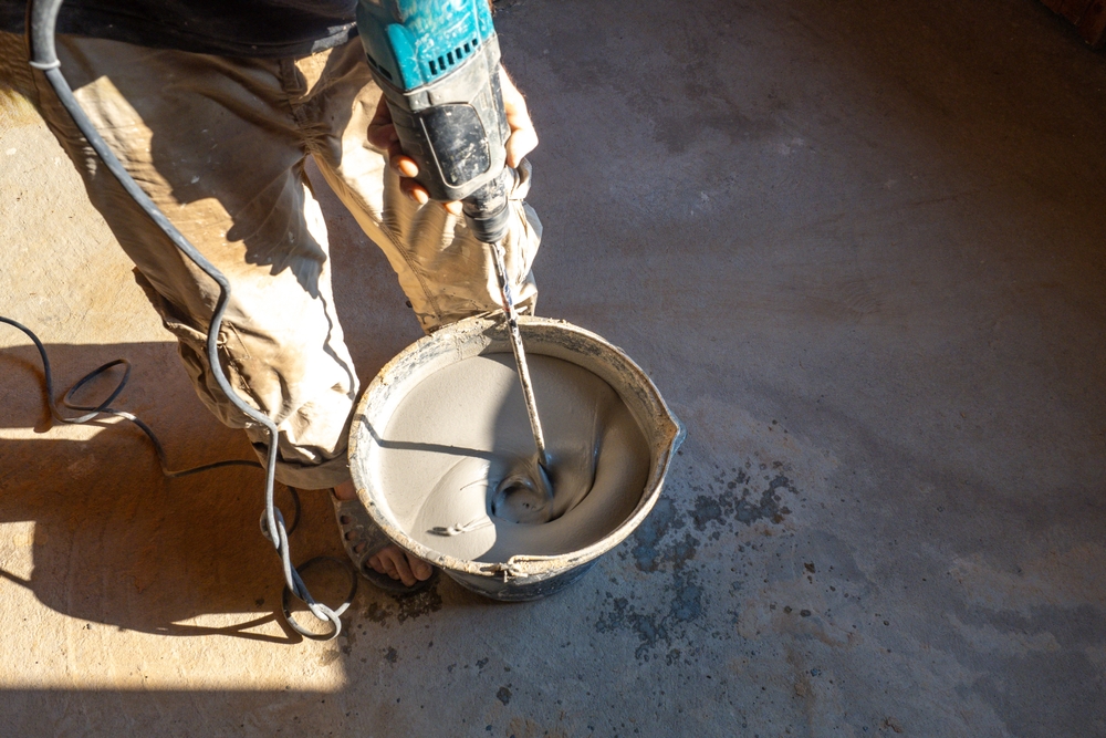 Mixing,Concrete,Liquid.,Construction,Mixer,In,Hand,Worker.,Preparation,Concrete
