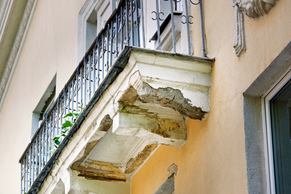 Broken,Balcony,Of,An,Old,Historic,Building.,Damaged,Balcony,Floor,