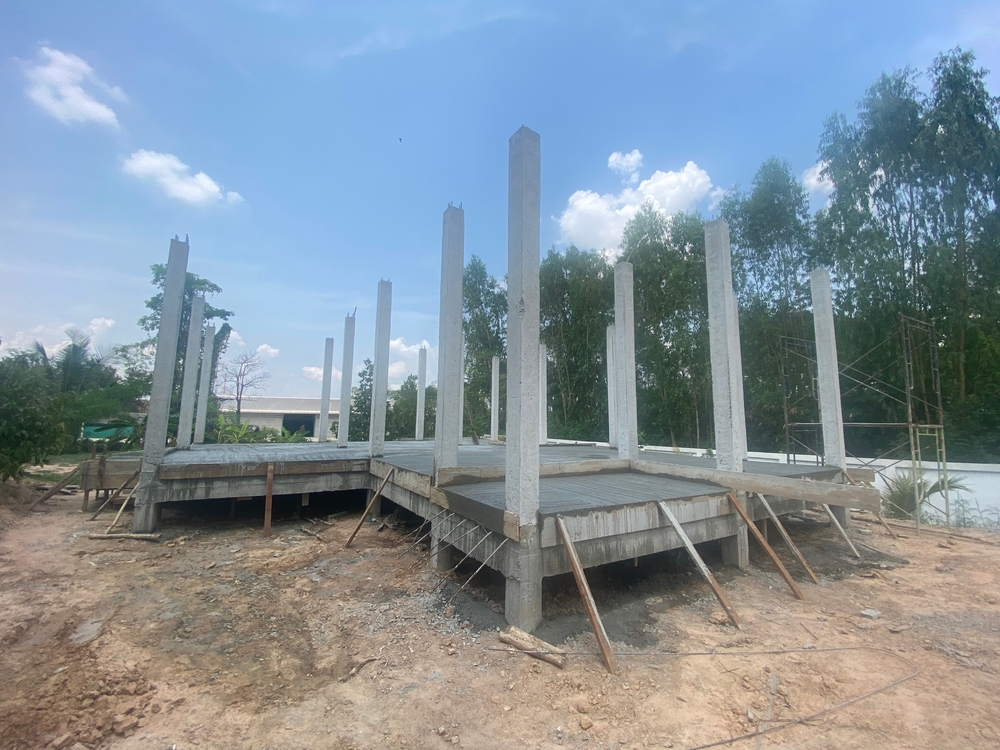 Structure,,Cast,Iron,With,Cement,,For,Use,In,The,Construction