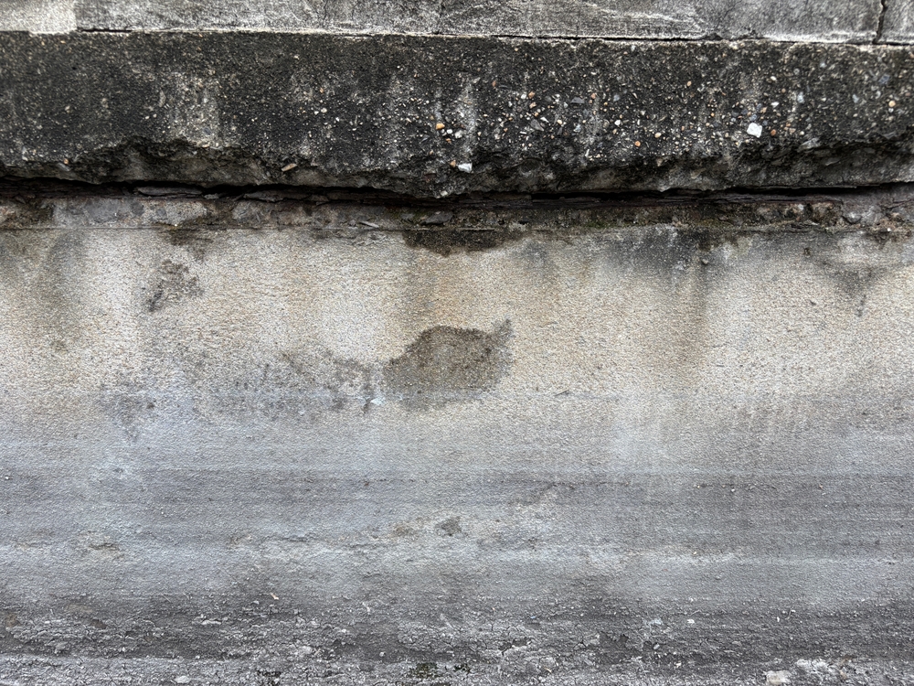 Water,Damaged,Wall,In,An,Old,House.,Water,Damage,Building