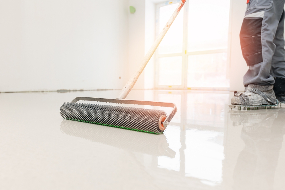 Worker,Use,Screed,Concrete,Epoxy,For,Level.,Leveling,With,Mixture